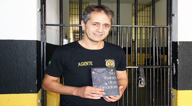 Livro: agente conta vivências em 15 anos na maior penitenciária de MS Livro: agente conta vivências em 15 anos na maior penitenciária de MS