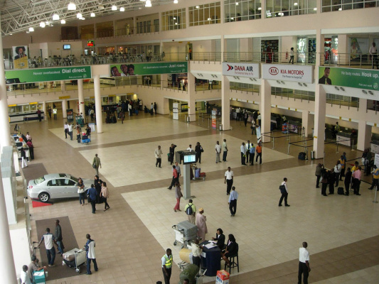 Os 10 piores aeroportos do mundo Sala de despacho de bagagens no aeroporto de Port Harcourt, Nigéria. FUMNANYA AGBUGAH