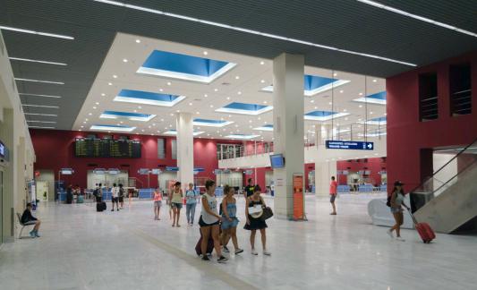 Os 10 piores aeroportos do mundo Terminal de embarque do aeroporto de Chania. WEST CRETE