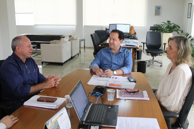Prefeito de Deodápolis participa de reunião sobre revisão do Contrato de Programa Prefeito de Deodápolis participa de reunião sobre revisão do Contrato de Programa