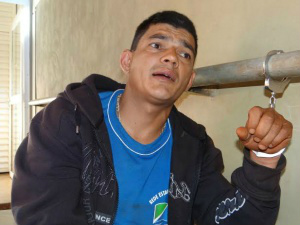 Acusado de envolvimento em homicídio é preso Nêgo foi preso em posse de 14 cigarros de maconha - Foto: Osvaldo Duarte