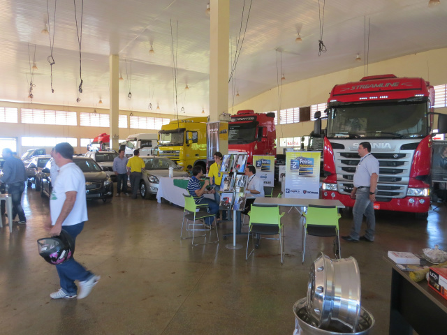Feirão de veículos começa hoje e deve movimentar R$ 20 milhões Milhares de pessoas devem comparecer aos três dias de evento, que acontece no Pavilhão Dom Teodardo Leitz (Foto: Thalyta Andrade)