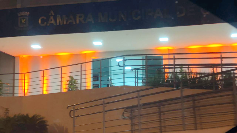 Monumentos mudam de cor para chamar a atenção para a prevenção das queimadas urbanas Monumentos mudam de cor para chamar a atenção para a prevenção das queimadas urbanas