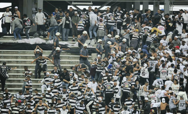 STJD vai analisar imagens de clássico e pode denunciar Corinthians Briga entre duas facções de torcidas do Corinthians
(Foto: Marcos Ribolli)