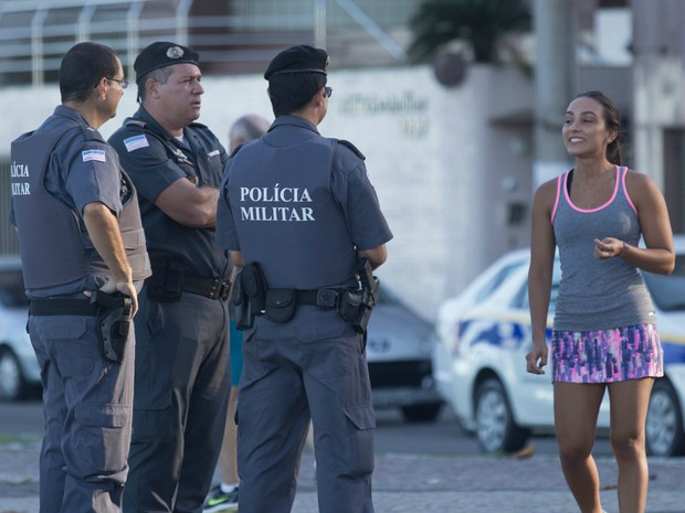Policiais Militares na Praia da Costa (Foto: Vitor Jubini/A Gazeta)