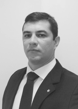 Corpo de delegado é encontrado em porta-malas de carro no Rio Corpo de delegado é encontrado em porta-malas de carro no Rio