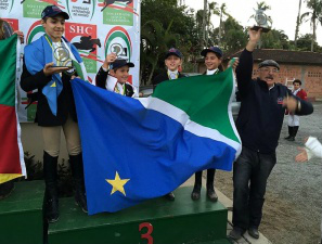 Atletas representaram o Estado em campeonato de hipismo ( Foto - Divulgação)