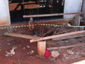 Vídeo mostra ação de suspeito de ter jogado homem em poço Buraco onde corpo foi encontrado - Foto: Osvaldo Duarte