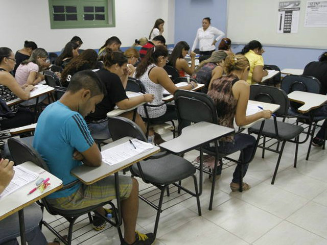 Candidatos fazem prova de concurso público em Belém (Foto: Camila Lima/O Liberal)