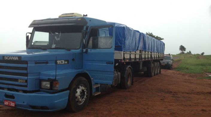 Carreta que transportava uma carga de 7.185 quilos da droga. (DOF/Divulgação)