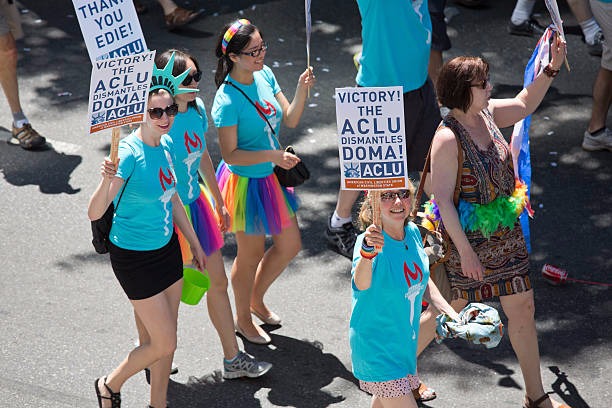 ONG que defendeu direito a expressão de racistas atrai críticas ONG que defendeu direito a expressão de racistas atrai críticas