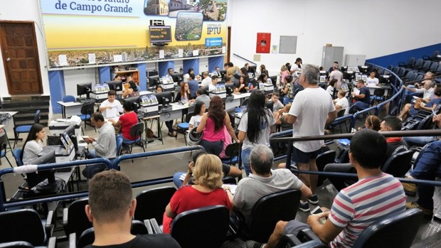Contribuintes aproveitam 13º salário para quitar débitos com a Prefeitura no Refis de Natal Contribuintes aproveitam 13º salário para quitar débitos com a Prefeitura no Refis de Natal