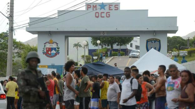 5 razões por trás da crise de segurança pública no Brasil Paralisação da Polícia Militar do Espírito Santo levou a alto número de assassinatos, tiroteios e arrastões em várias cidades.