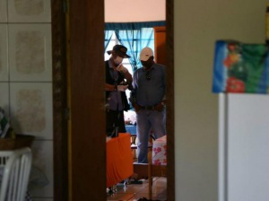 O médico foi encontrado morto em um dos cômodos da casa e a mulher dele, em outro. (Foto: Fernando Antunes)