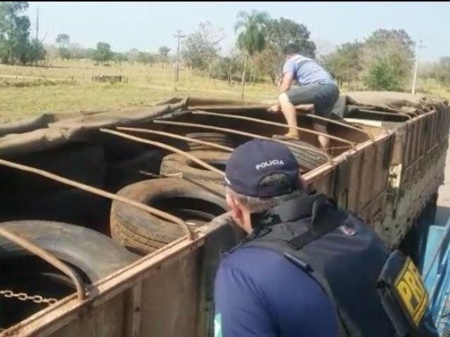 PRF apreende contrabando de pneus avaliados em mais de R$ 50 mil Pneus foram carregados em Campo Grande e seriam levados até Rondonópolis, no Mato Grosso (Foto: Divulgação / PRF)