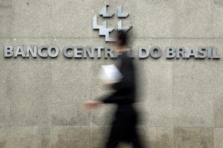 BC começa a vender dólares à vista para conter volatilidade da moeda BC começa a vender dólares à vista para conter volatilidade da moeda