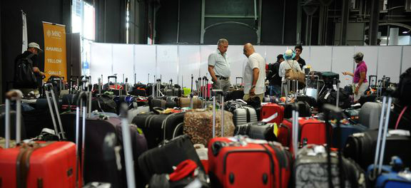 Receita reforçará fiscalização de passageiros de voos internacionais em 2015 Objetivo é punir quem aproveita viagens ao exterior para fazer comércio, transportar valores ilegalmente ou traficar drogas, diz a ReceitaTânia Rêgo/Agência Brasil
