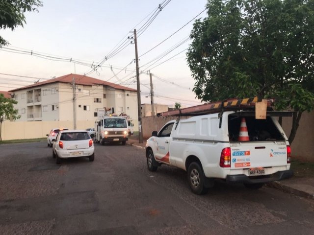 Bairros ficam horas sem energia elétrica após ventania Bairros ficam horas sem energia elétrica após ventania