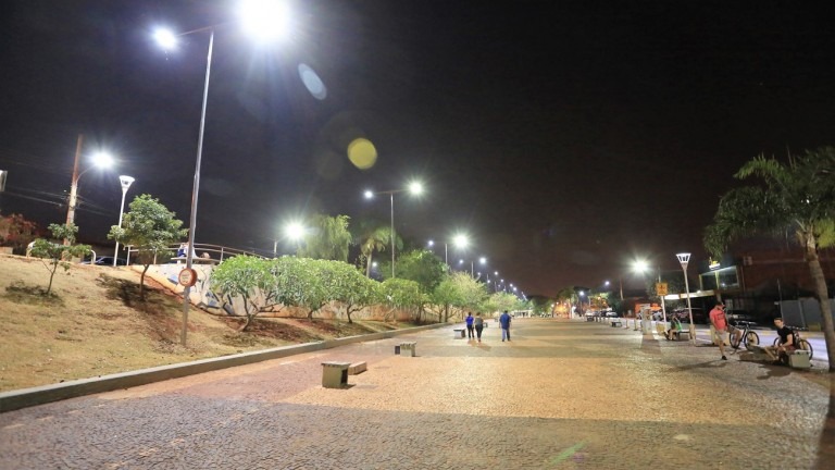 Iluminação da Orla é entregue e deve leva segurança e esperança aos moradores Iluminação da Orla é entregue e deve leva segurança e esperança aos moradores