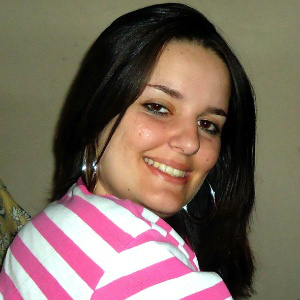 Aluno que matou professora dentro de escola é condenado a 16 anos de prisão A professora Simone Lima tinha 27 anos quando foi assassinada
