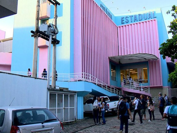 Protesto chega ao 10º dia no ES, mas PMs devem manter patrulhamento Alunos voltam às aulas em escola estadual no Espírito Santo (Foto: Reprodução/ TV Gazeta)