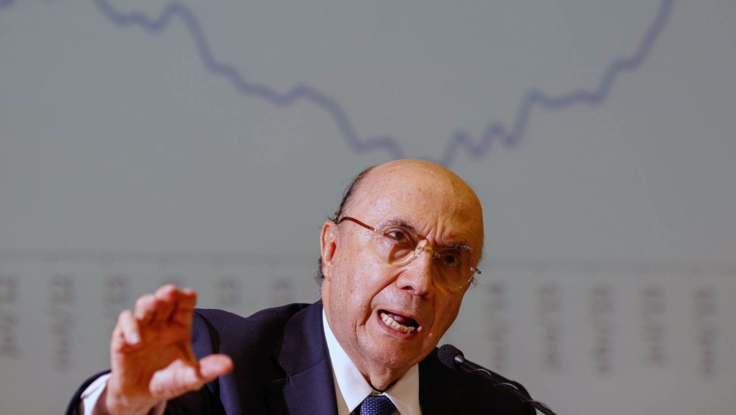 Ministro da Fazenda, Henrique Meirelles em anúncio da revisão da meta. SERGIO LIMA - AFP