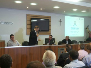 Bernal faz reunião para prestar contas aos vereadores (Foto: Antonio Marques)