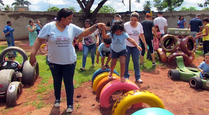 Com 16º parque entregue, mais de 8 mil pneus se transformaram em brinquedos Foto: Keila Oliveira