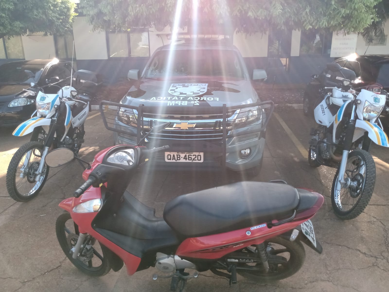 Motocicleta Biz recuperada pela PM.