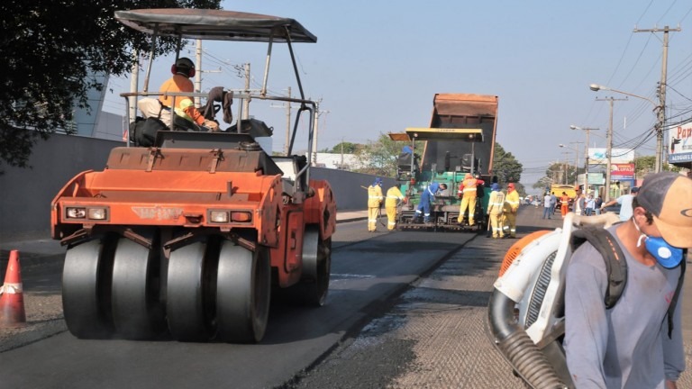 Avenida Bandeirantes começa a receber asfalto novo nesta quarta Avenida Bandeirantes começa a receber asfalto novo nesta quarta