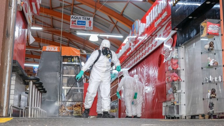 Mercadão Municipal e 14 de Julho passam por descontaminação contra coronavírus