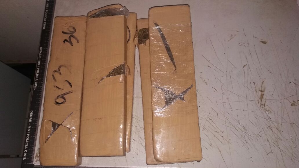 Dupla é presa com tabletes de maconha no Ramez Tebet