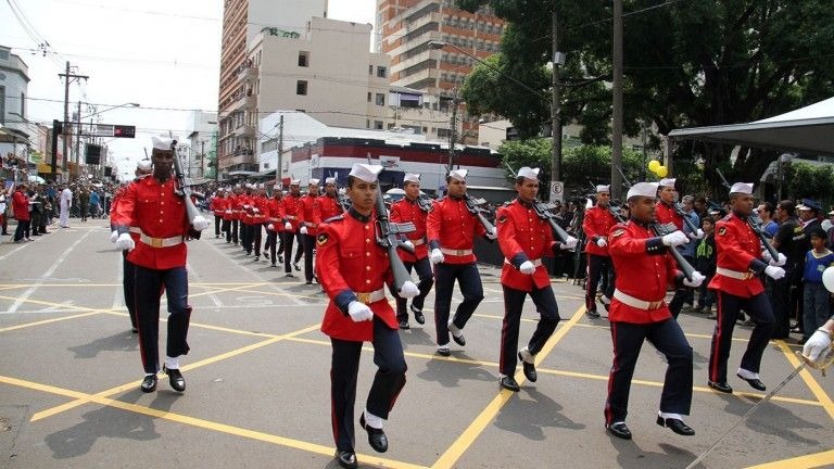 Mais de 50 entidades participam do desfile cívico-militar do aniversário de Campo Grande