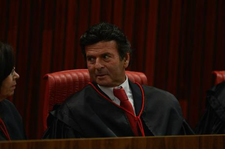 Supremo suspende por 30 dias negociações de socorro financeiro ao RJ Para Fux, faltam leis que são pré-requisito para decisão final
Agência Brasil