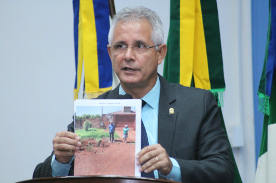 Vereador Sergio Nogueira cobra posição da Secretaria de Educação de Dourados Vereador Sergio Nogueira cobra posição da Secretaria de Educação de Dourados