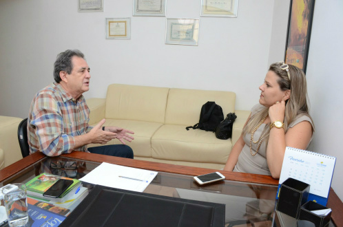 Vereadora Daniela Hall pede recursos federais para Dourados Vereadora Daniela Hall pede recursos federais para Dourados