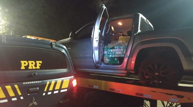 Homem abandona carro com mais de 1 tonelada de maconha e 800 munições Homem abandona carro com mais de 1 tonelada de maconha e 800 munições