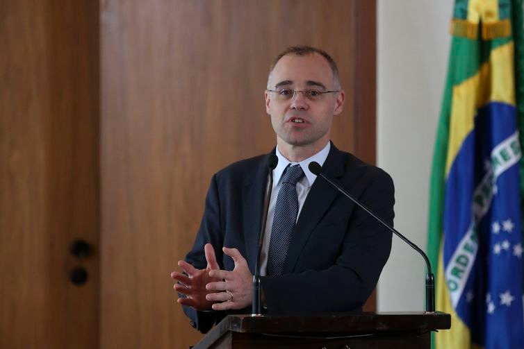 AGU não deve recorrer da decisão que suspendeu extinção do Dpvat Advogado-geral da União, André Mendonça, não vai recorrer da decisão que extinguiu a MP do DPVAT - Arquivo/Agência Brasil