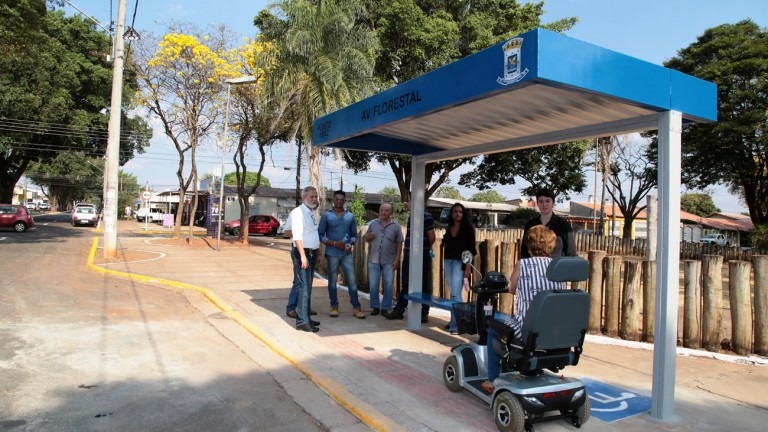 Prefeitura entrega a 1ª etapa dos pontos de ônibus cobertos para o transporte coletivo