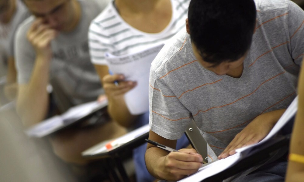 Candidatos fazem a prova de português e redação da segunda fase da Fuvest 2017 (Foto: Flavio Moraes)
