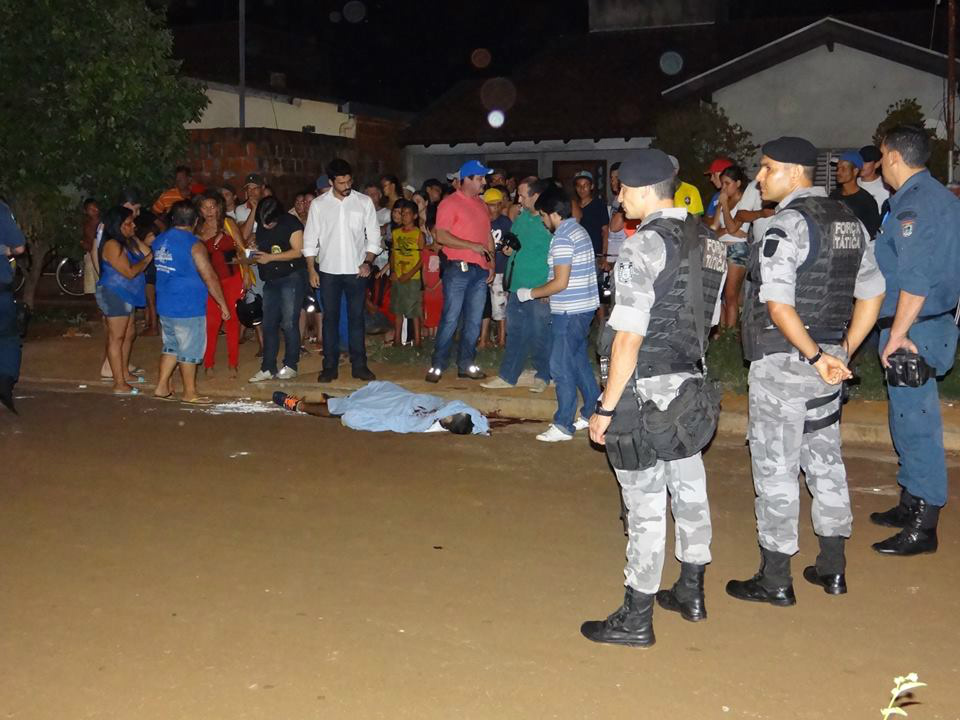 Jovem é assassinado com três tiros Foto Osvaldo Duarte