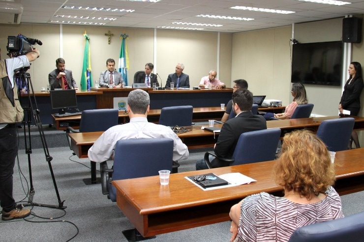 É preciso enfrentar o preconceito, afirmam membros de Frente de Combate à Depressão Reunião de lançamento da Frente Parlamentar em Defesa da Saúde Mental e Combate à Depressão e ao Suicídio. Wagner Guimarães