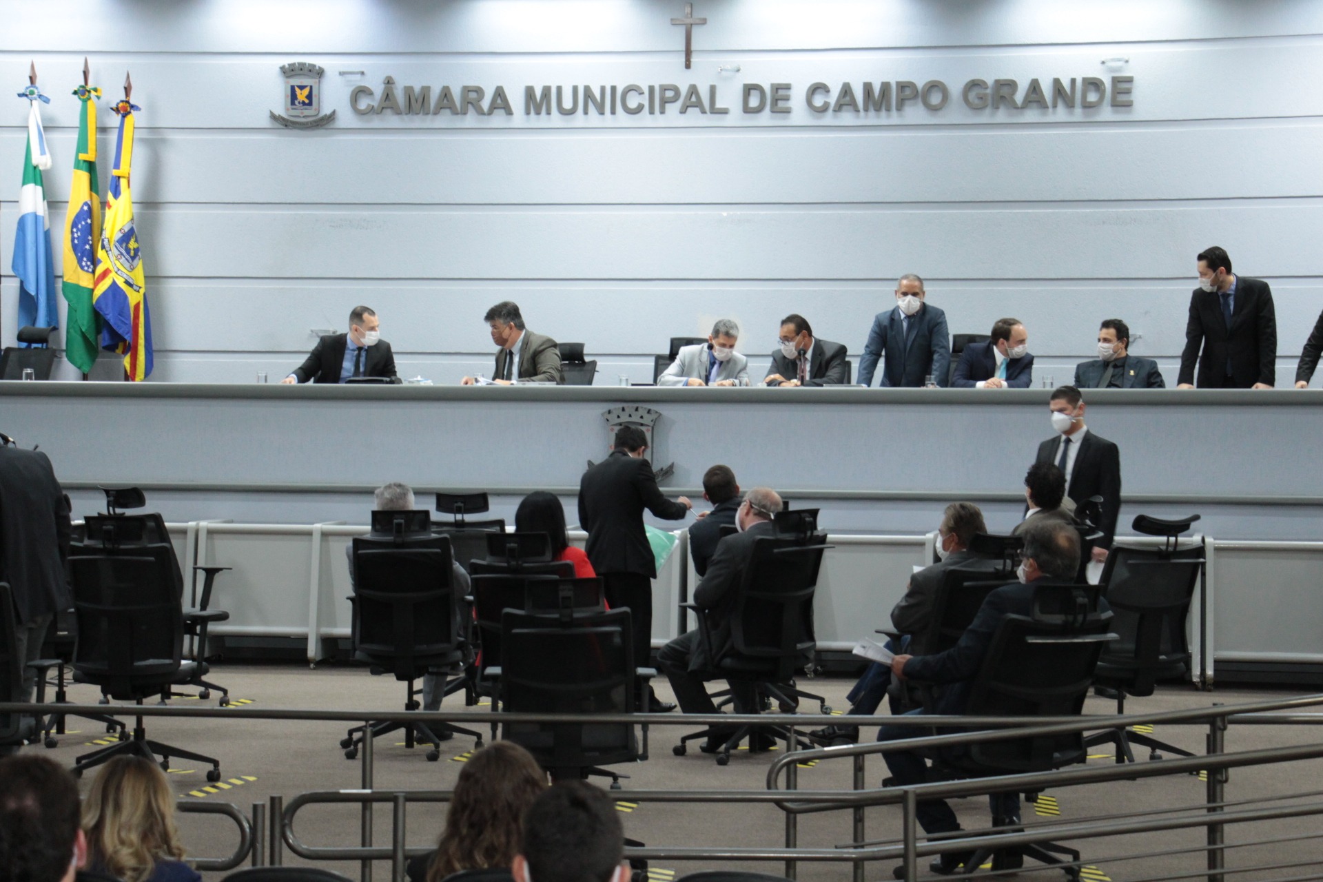 Vereadores cobram explicações e criticam Solurb por demissão de 200 trabalhadores