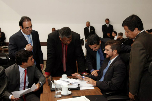 Três vetos totais devem ser analisados pelos deputados nesta quarta Apenas um dos vetos do Poder Executivo recebeu parecer da CCJR pela rejeição - Foto: Roberto Higa
AL/MS