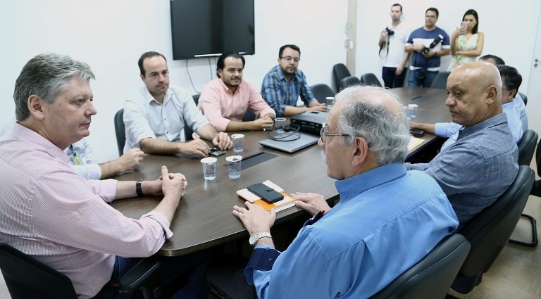 Emenda federal de R$ 2,5 milhões vai fortalecer projeto de hortas urbanas Reunião em que o repasse foi anunciado. Edemir Rodrigues