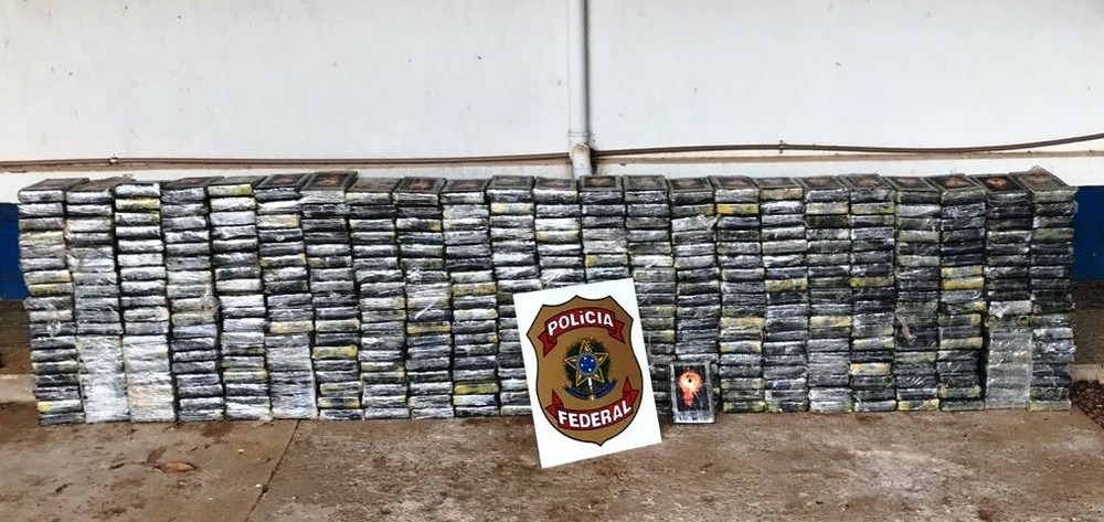 A droga era enviada para a Europa em blocos de concreto. — Foto: Polícia Federal/Divulgação