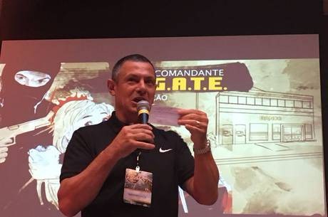 Tenente Coronel Lucca, dá palestras sobre segurança pública
Reprodução/Facebook