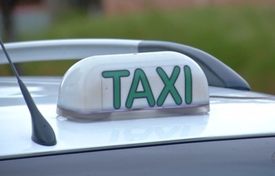 Prefeitura de Campo Grande abriu licitação para a concessão de 217 novos alvarás de táxi no município (Foto: Reprodução/TV Morena)
