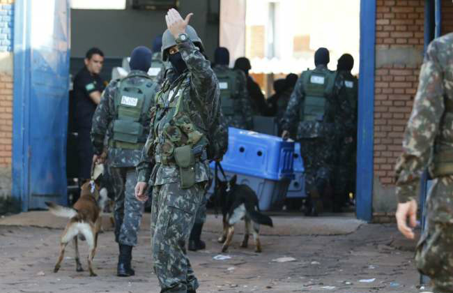 Exército participa de operação na Máxima de Campo Grande (Foto: Cleber Gellio)