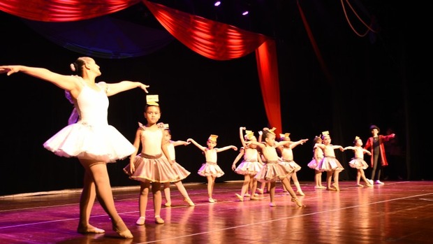 Festivais de arte, cultura e dança da REME reúnem mais de 3 mil alunos em apresentações Festivais de arte, cultura e dança da REME reúnem mais de 3 mil alunos em apresentações